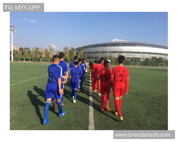 唐梓对足球明星的热爱与追逐展现了青春的激情与梦想