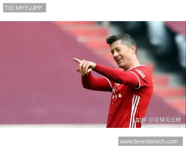 双手摸头足球明星的独特魅力与精彩瞬间回顾 双手摸头足球明星的独特魅力与精彩瞬间回顾